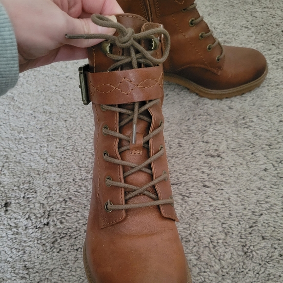 Boots - Picture 4 of 8